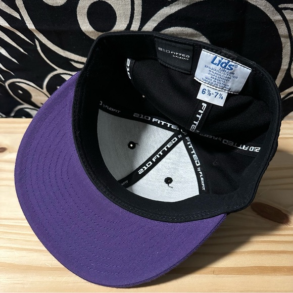 UNBRANDED Purple Black Lids Flexfit Fitted 6 7/8 - 7 1/4 Hat - Picture 4 of 4